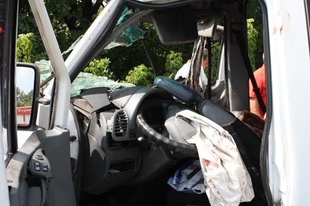 Маршрутка врізалася в КамАЗ: загинула 22-річна дівчина (фото)