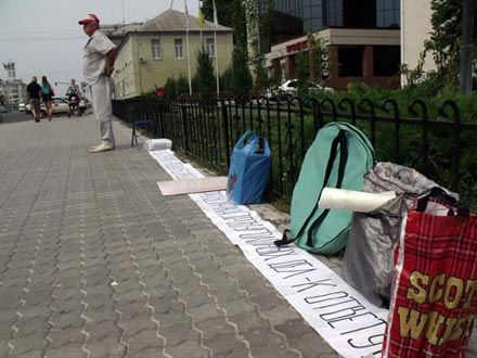 Соратник Януковича оголосив голодовку і погрожує суїцидом (фото)