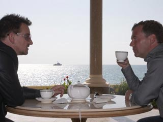 Боно и Медведев в Сочи