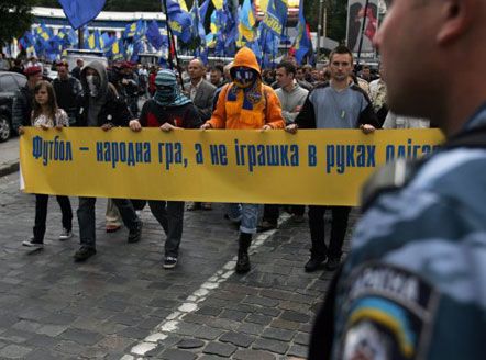 На марше 'За украинский футбол' поминали ментов, Москву и Суркиса (фото)