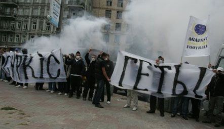 На марше 'За украинский футбол' поминали ментов, Москву и Суркиса (фото)
