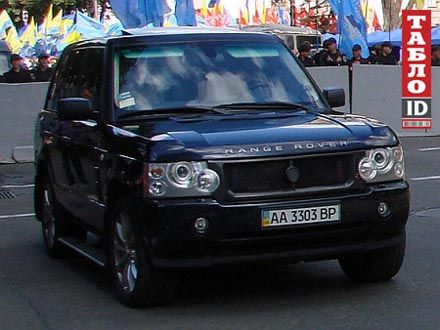 Нардеп Ляшко їздить на крутому джипі із забороненими спецсигналами (фото)