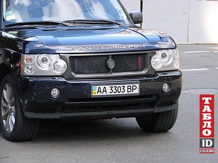 Нардеп Ляшко їздить на крутому джипі із забороненими спецсигналами (фото)