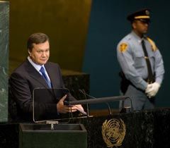 Виктор Янукович выступает во время пленарного заседании Генеральной Ассамблеи ООН. Нью-Йорк, 22 сентября