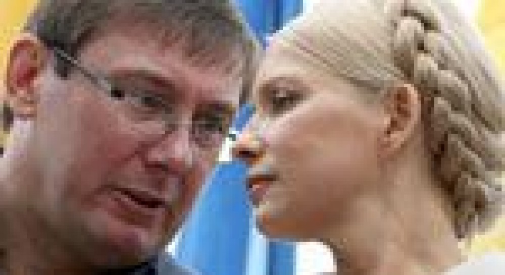 Мітинг під ВР: реформи Азарова, кадилак Могильова і благословення Гундяєва