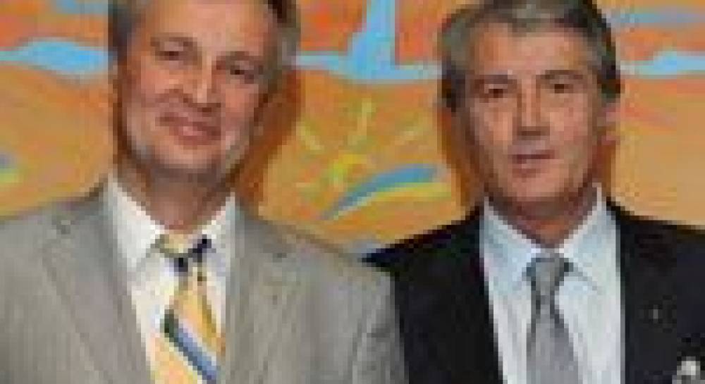 Вехи недели. Янукович пожурил коррупционеров, Литвин попугал депутатов спецслужбами