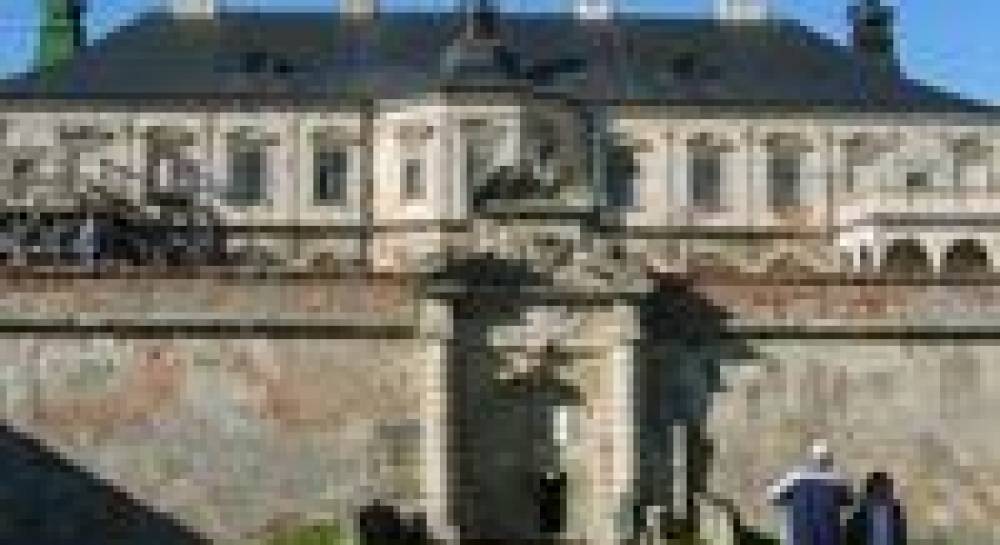 В Версале было два туалета, а в Золочеве - восемь