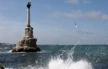 Севастопольцы оказались меж двух огней