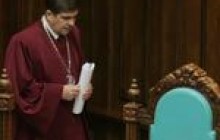 Як регіонали в КС приставляли до стінки Конституцію