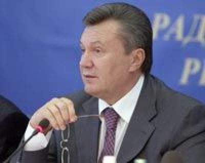 Янукович требует от Азарова гуманности