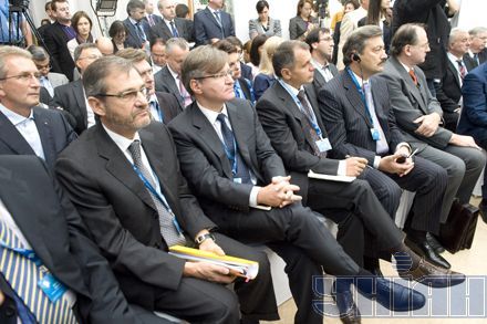 Фотокамера зафіксувала: заступник Тимошенко, Григорій Немиря (БЮТ) запрошення на саміт YES отримав