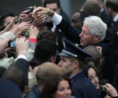 Билл Клинтон: в ХХІ веке умереть от СПИДа - это преступление