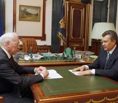 Віктор Янукович і Микола Азаров під час зустрічі в Києві. 5 жовтня 