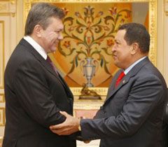 Виктор Янукович и Уго Чавес во время встречи в Киеве. 18 октября