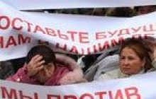 Підприємці принесли під Верховну Раду поховальні вінки (фоторепортаж)