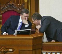 Виктор Янукович и Сергей Левочкин во время заседания ВР
