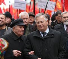 Петро Симоненко під час мітингу, присвяченого 93-ій річниці Жовтневої революції