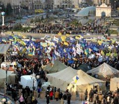 Учасники акції протесту проти ухвалення нового Податкового кодексу на Майдані Незалежності 