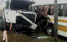 Грузовик врезался в пассажирский автобус из-за тумана в Крыму (фото)