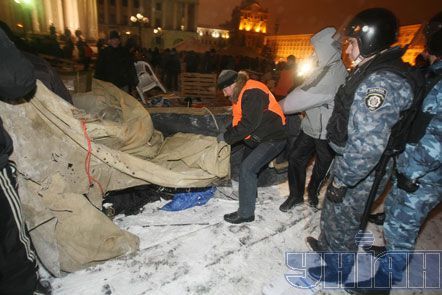 Ликвидация палаточного городка на Майдане (фоторепортаж)