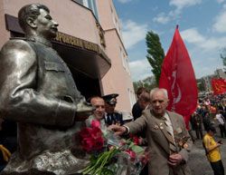 Памятнику Сталину отрезали голову