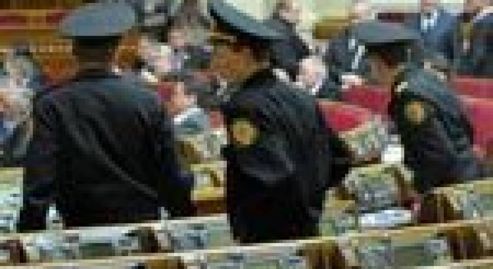 Принуждение к парламентаризму от партии власти