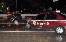 Два таксі зіткнулися лоб у лоб в Криму - є поранені (фото)