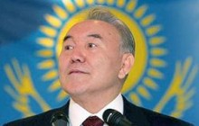 Казахський парламент пропонує продовжити повноваження Назарбаєва