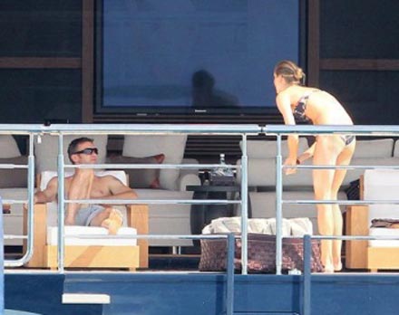 Шевченко загорал на яхте Абрамовича (фото)