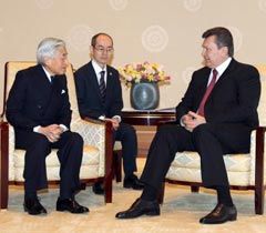 Император Японии Акихито и Виктор Янукович во время встречи в Токио. 19 января