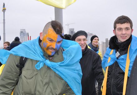 Учасники “живого” ланцюга через Дніпро: найбільше нас роз’єднують політики