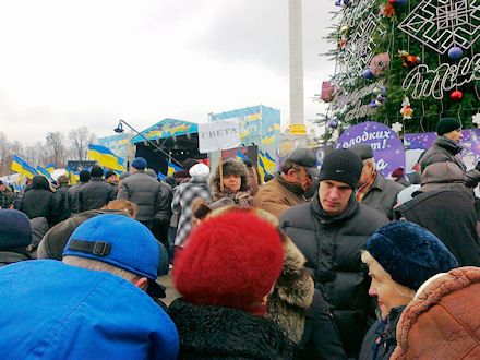 Як «регіонали» кинули людей, які слухали на Майдані виступ президента