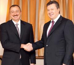 Ильхам Алиев и Виктор Янукович во время встречи в Давосе. 28 января