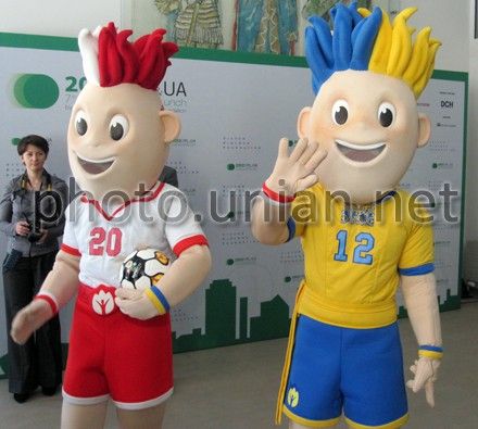 Эти два клоуна символизируют Евро-2012