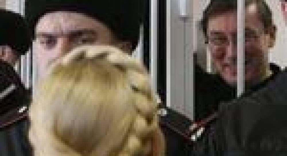 Вехи недели: оппозиция - в суде, власть – в Почаевской лавре и рецепт энергетической капитуляции от Азарова