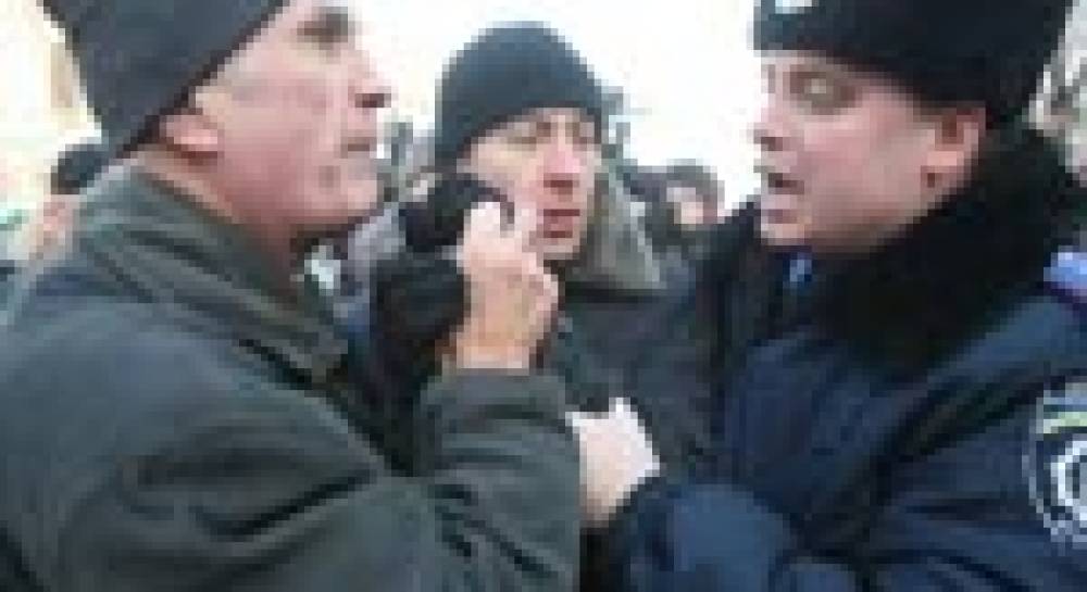 Ющенка біля ГПУ ображали постійні прихильники Тимошенко? (фото)