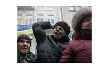 Підприємці хочуть знати, чому від наметів ПР плитка на Майдані «не постраждала»