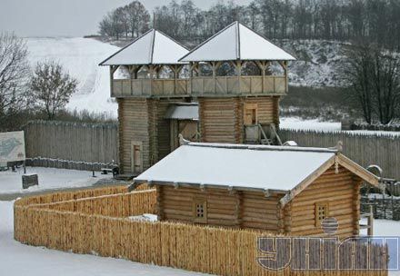 Под Киевом построили 4 усадьбы XI-XIII веков и 5 башен (фото)