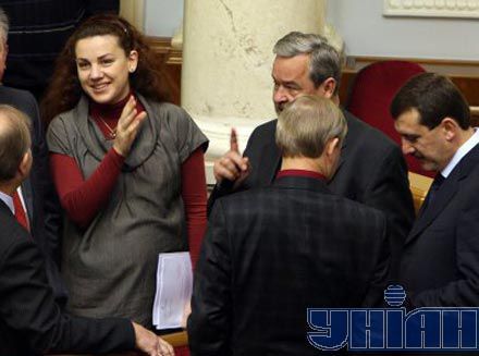 Леся Оробець: Табачник руйнує імідж Януковича

