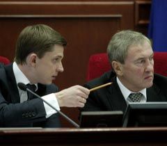 Олесь Довгий и Леонид Черновецкий во время заседания Киевсовета. Киев, 24 февраля