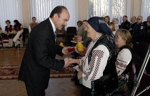 Вручено відзнаки багатодітним матерям