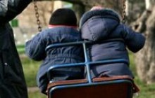 Діти-сироти в Україні страждають через насильство