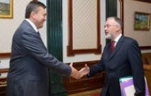 Янукович закликав Табачника відповідати на “шалену критику" конкретними діями