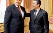 Янукович уверяет, что Украина продолжит сотрудничество с НАТО