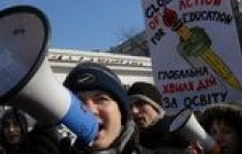 Провокатори мало не зірвали мітинг студентам