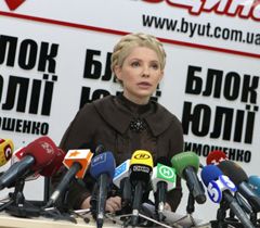 Юлия Тимошенко во время пресс-конференции в Киеве. 11 марта