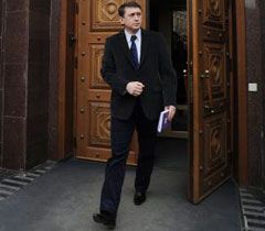 Микола Мельниченко виходить з будівлі ГПУ. Київ, 24 березня 