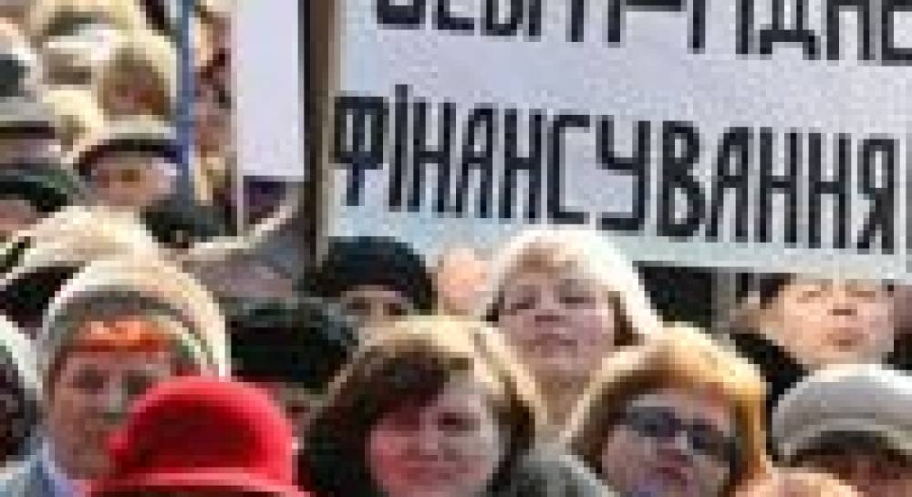 Хвиля протестів на тлі справи Кучми та гулянок на Майдані