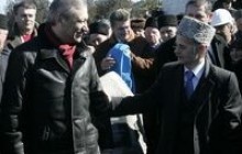 Лідер кримських татар віддарувався шапкою за землю під мечеть 