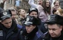 Український вчитель встав з колін і погрожує страйком